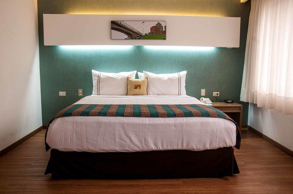 Socialtel Posada Miraflores Лима Екстериор снимка