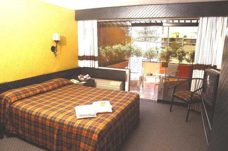 Socialtel Posada Miraflores Лима Екстериор снимка