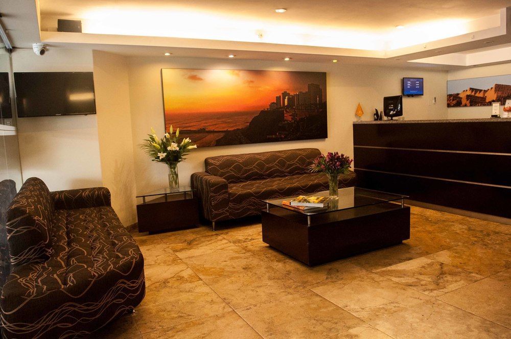 Socialtel Posada Miraflores Лима Екстериор снимка