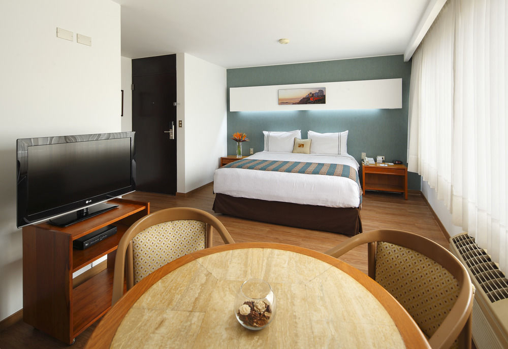 Socialtel Posada Miraflores Лима Екстериор снимка