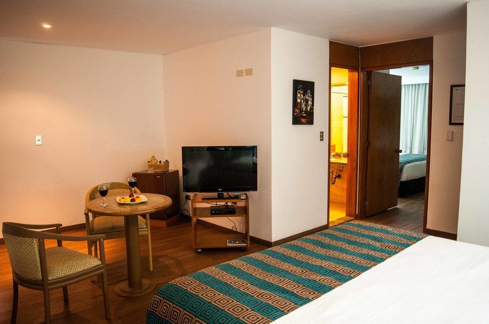 Socialtel Posada Miraflores Лима Екстериор снимка
