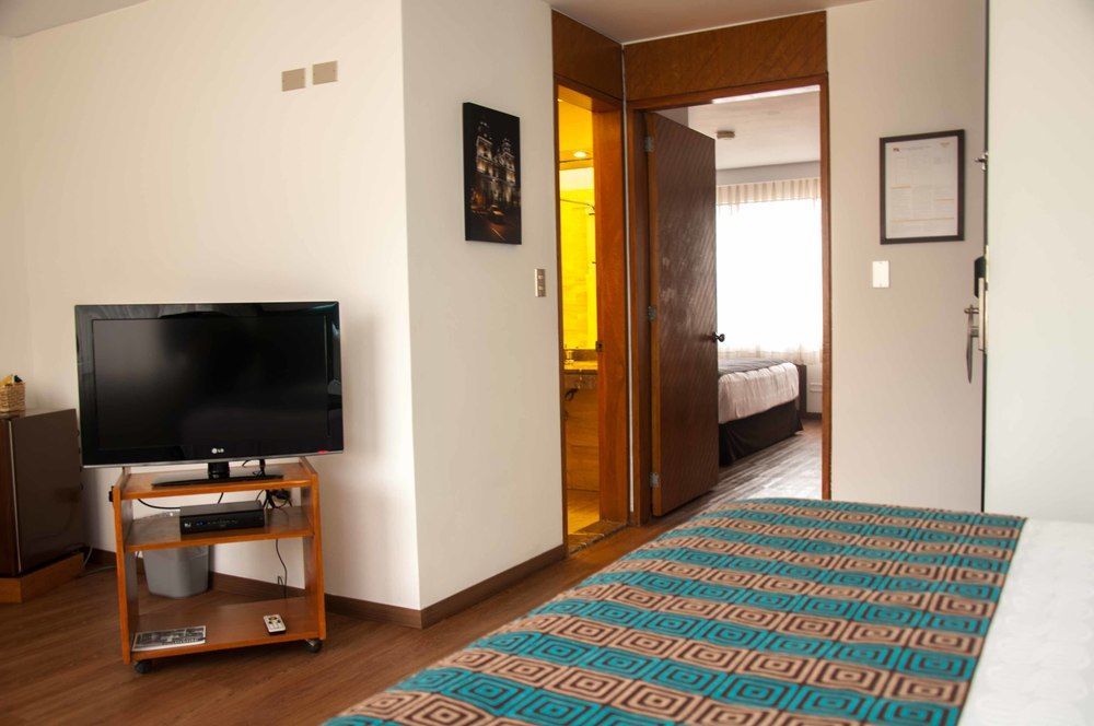 Socialtel Posada Miraflores Лима Екстериор снимка