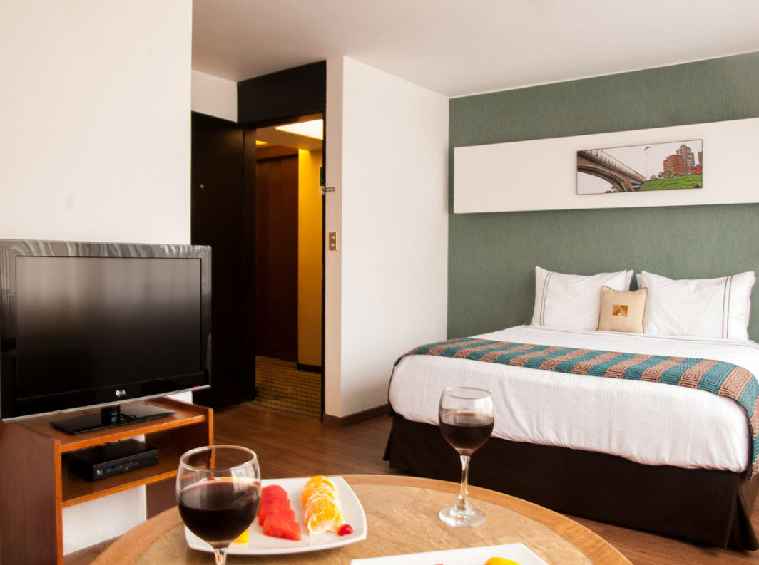Socialtel Posada Miraflores Лима Екстериор снимка