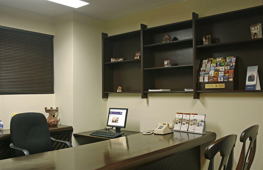 Socialtel Posada Miraflores Лима Интериор снимка
